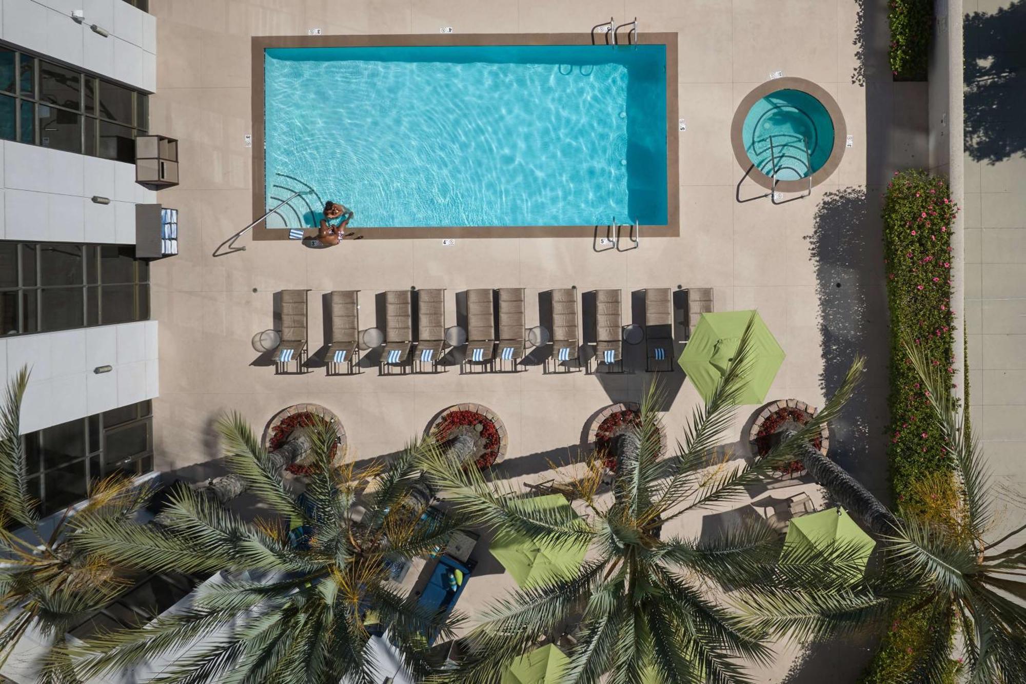 Doubletree By Hilton Irvine Spectrum Exterior foto
