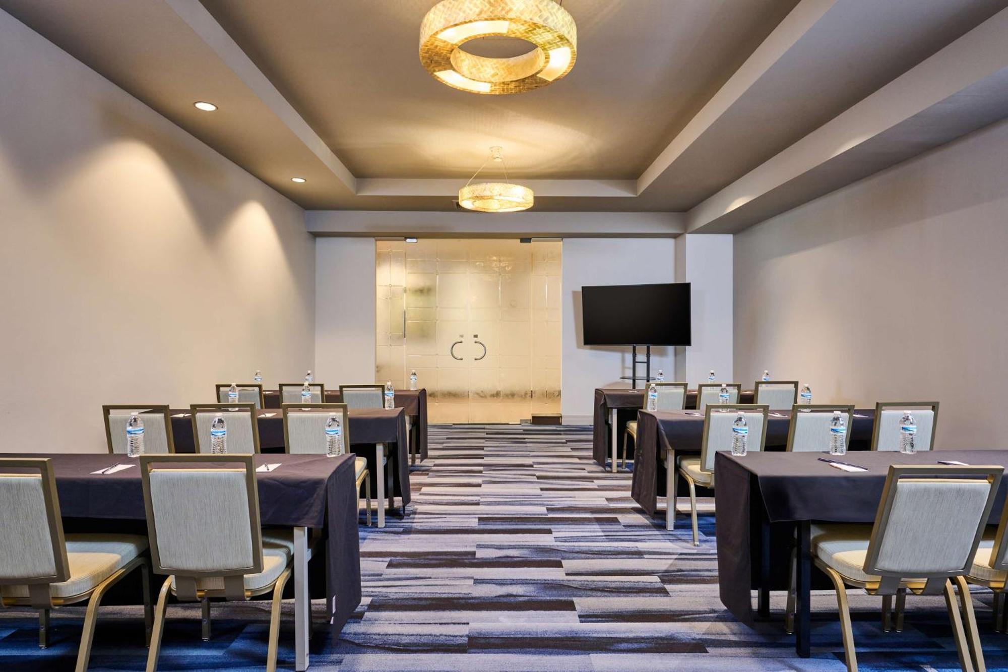 Doubletree By Hilton Irvine Spectrum Exterior foto